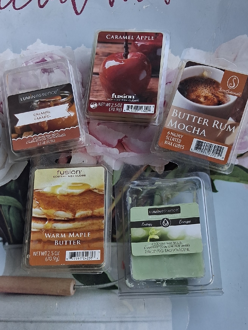 Scented wax melt cubes